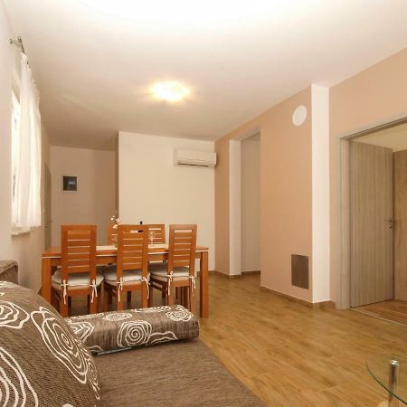 4 Stars Apartments-Pikula Fazana Ngoại thất bức ảnh