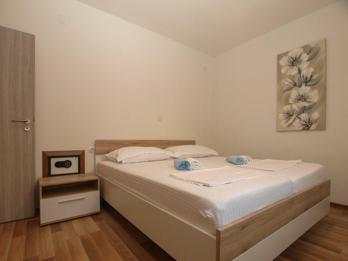 4 Stars Apartments-Pikula Fazana Ngoại thất bức ảnh