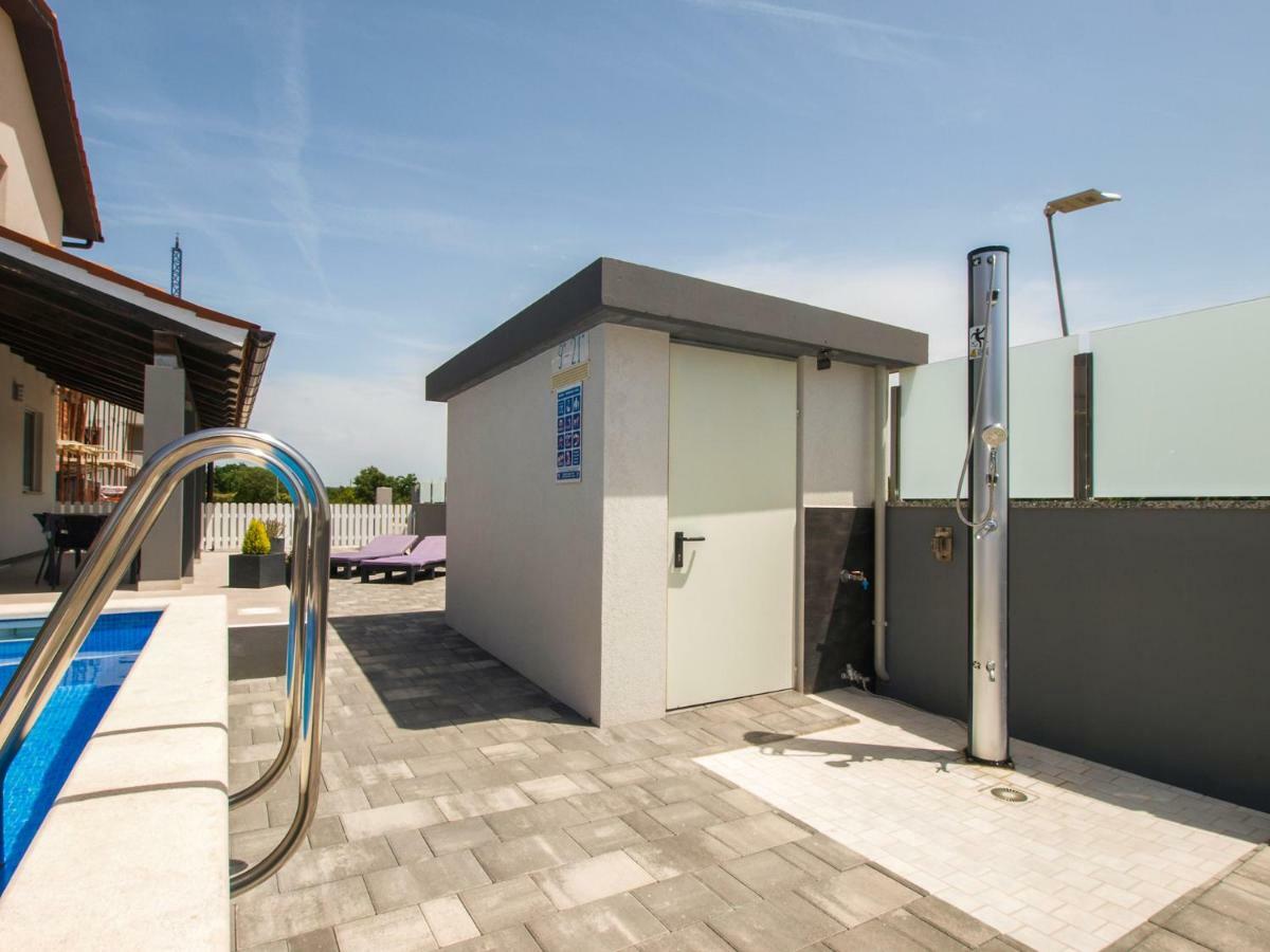 4 Stars Apartments-Pikula Fazana Ngoại thất bức ảnh