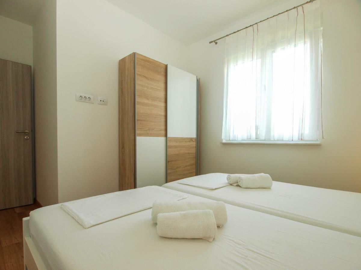 4 Stars Apartments-Pikula Fazana Ngoại thất bức ảnh