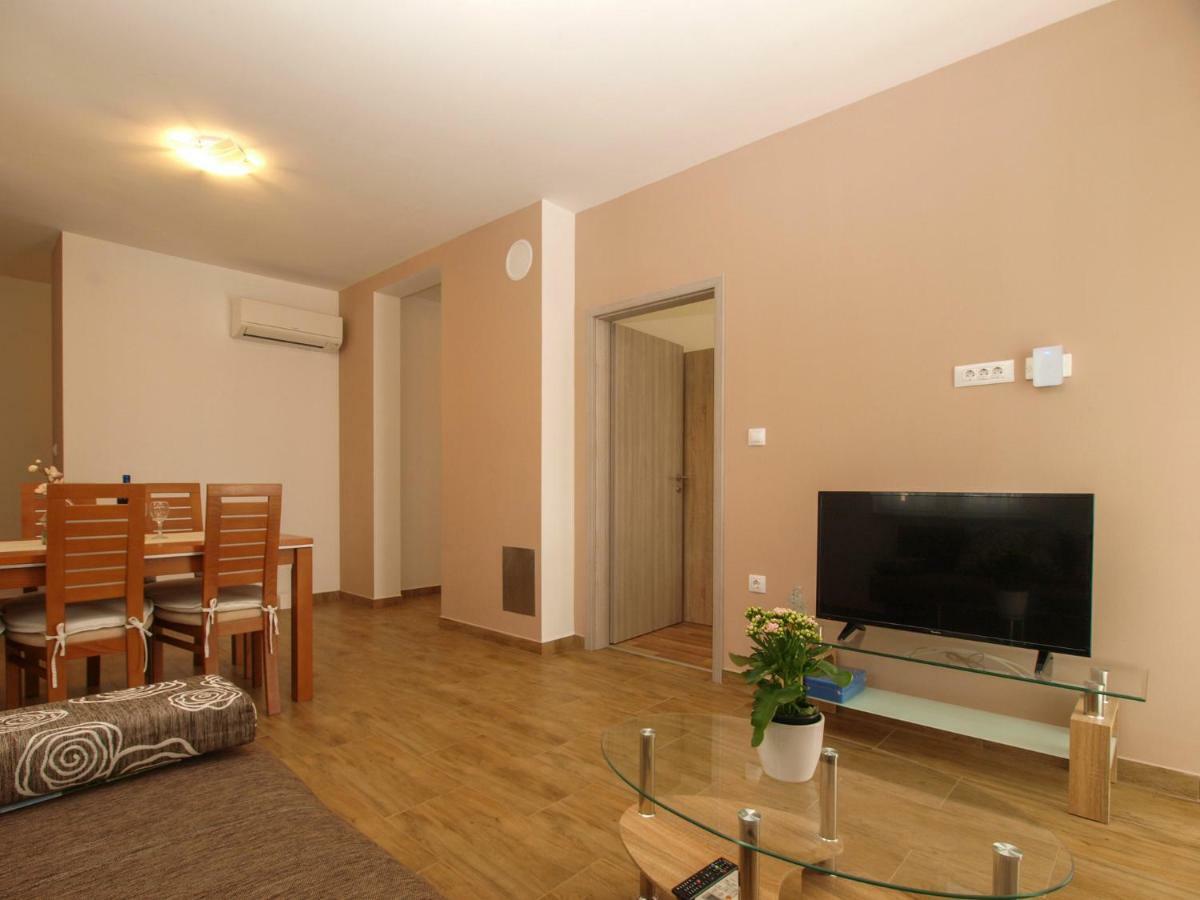 4 Stars Apartments-Pikula Fazana Ngoại thất bức ảnh