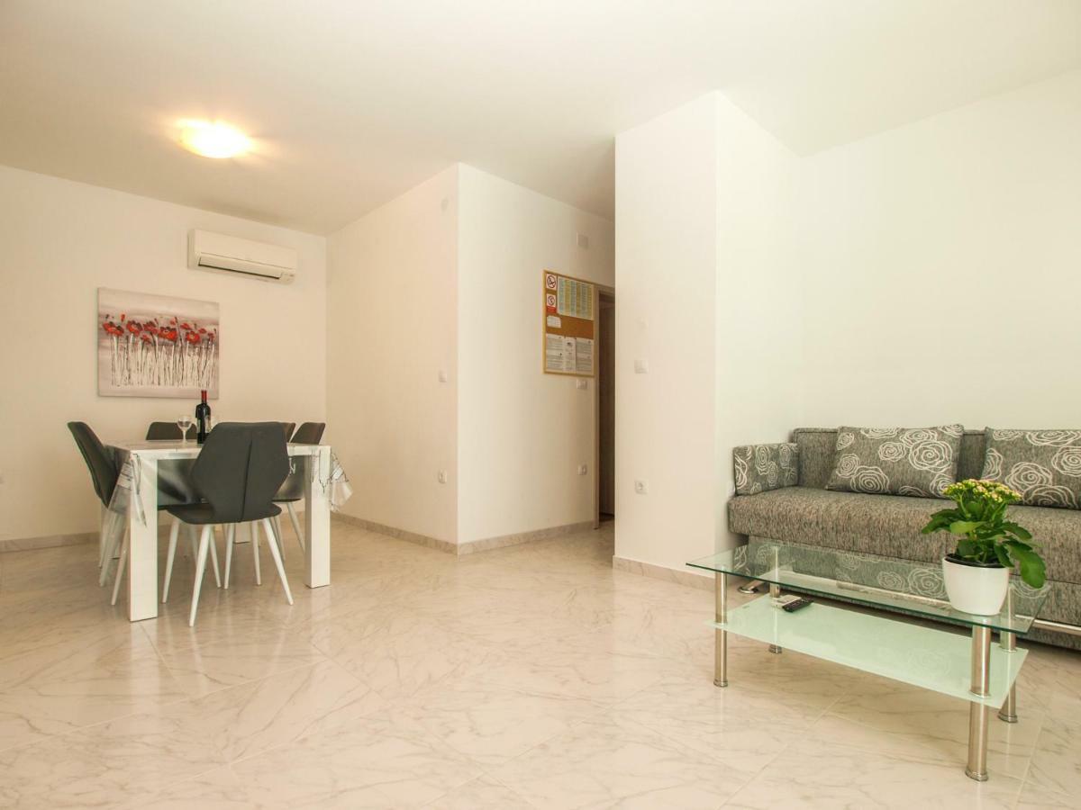 4 Stars Apartments-Pikula Fazana Ngoại thất bức ảnh