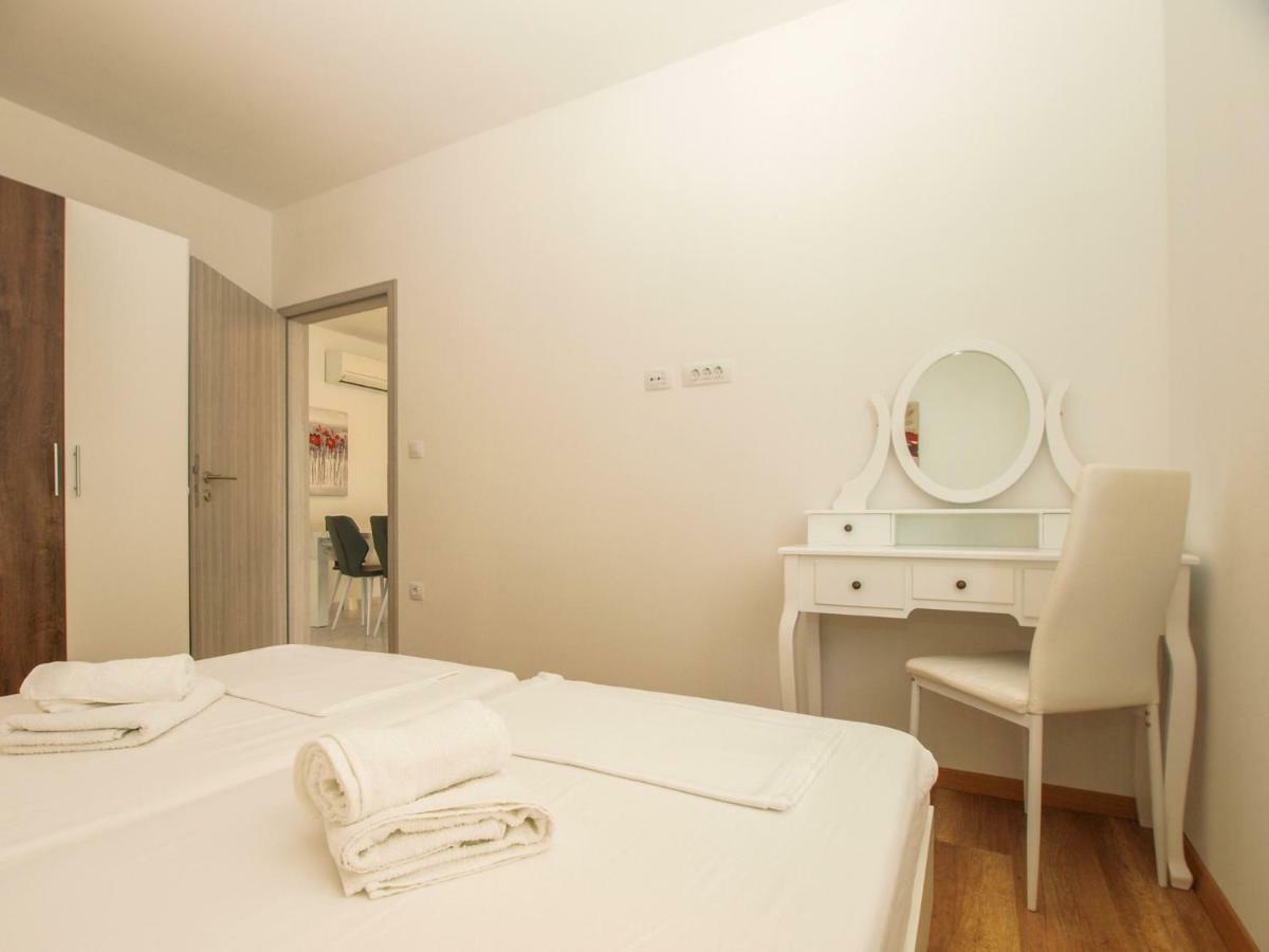 4 Stars Apartments-Pikula Fazana Ngoại thất bức ảnh