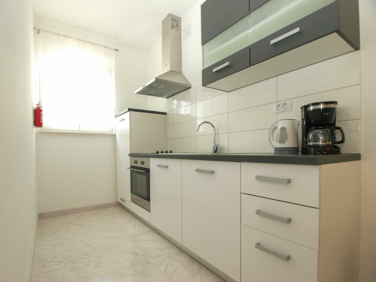 4 Stars Apartments-Pikula Fazana Ngoại thất bức ảnh