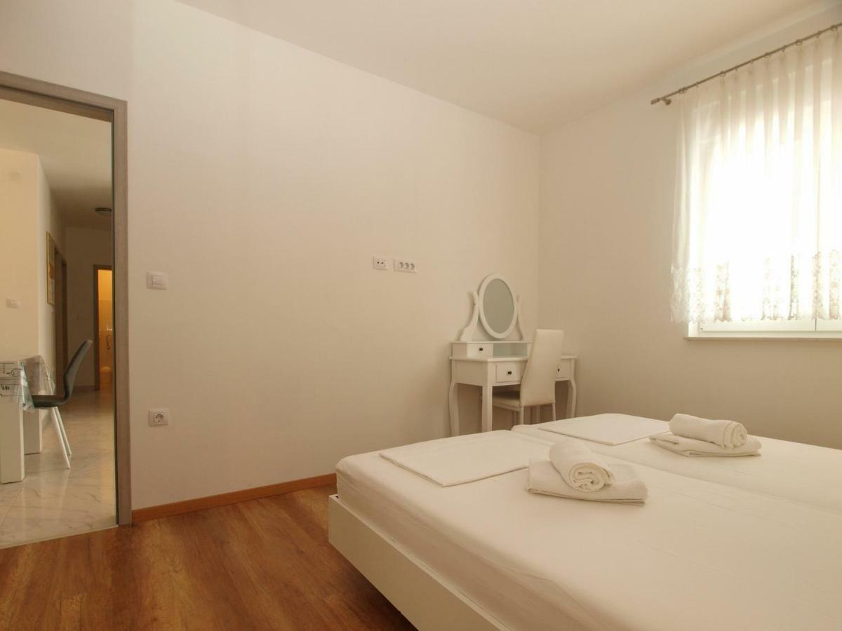 4 Stars Apartments-Pikula Fazana Ngoại thất bức ảnh