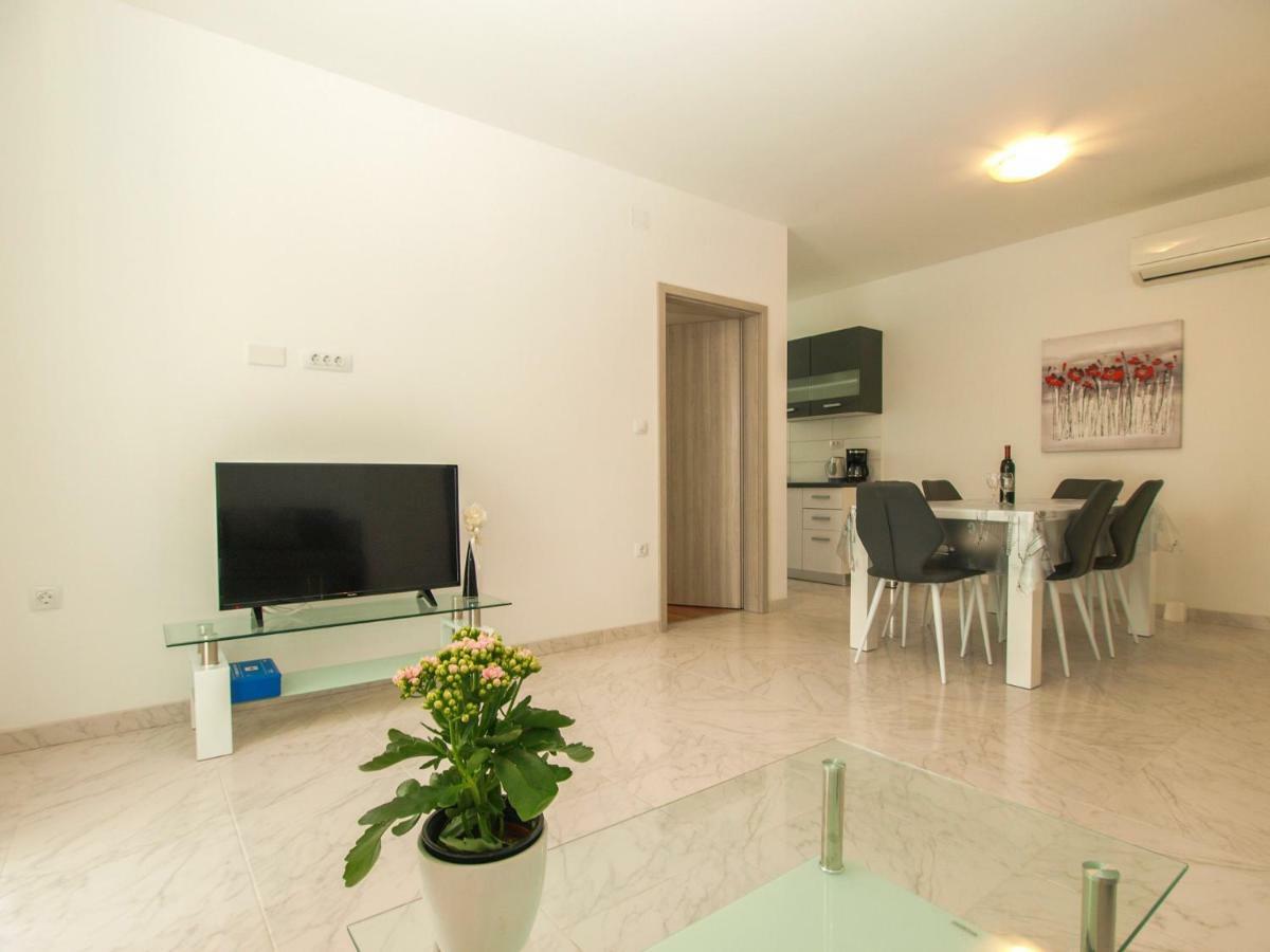 4 Stars Apartments-Pikula Fazana Ngoại thất bức ảnh