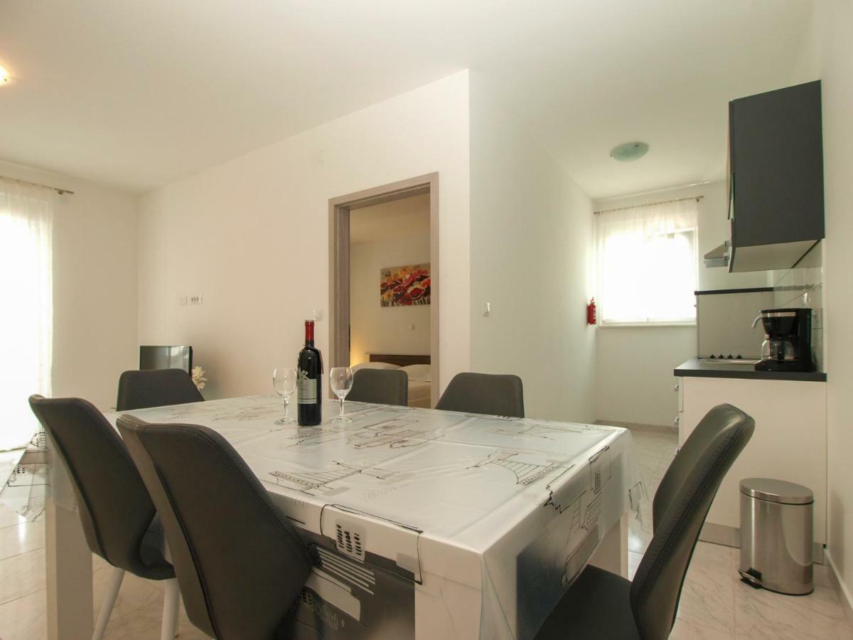4 Stars Apartments-Pikula Fazana Ngoại thất bức ảnh